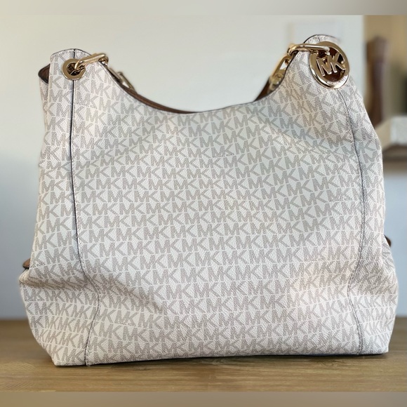 MK Purse - Picture 9 of 14